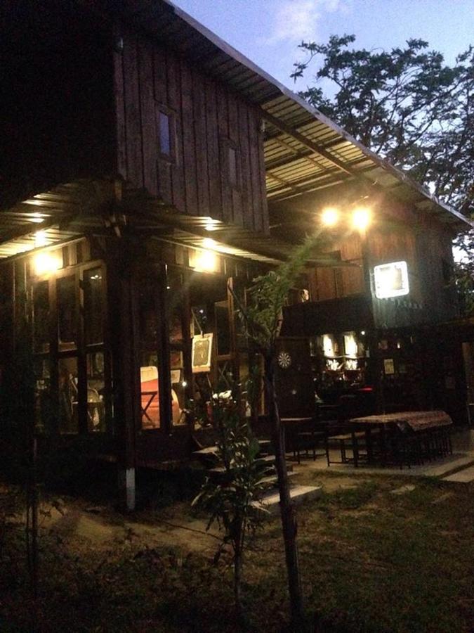 The Shadow House & Bar Hotel Ко Паям Екстериор снимка